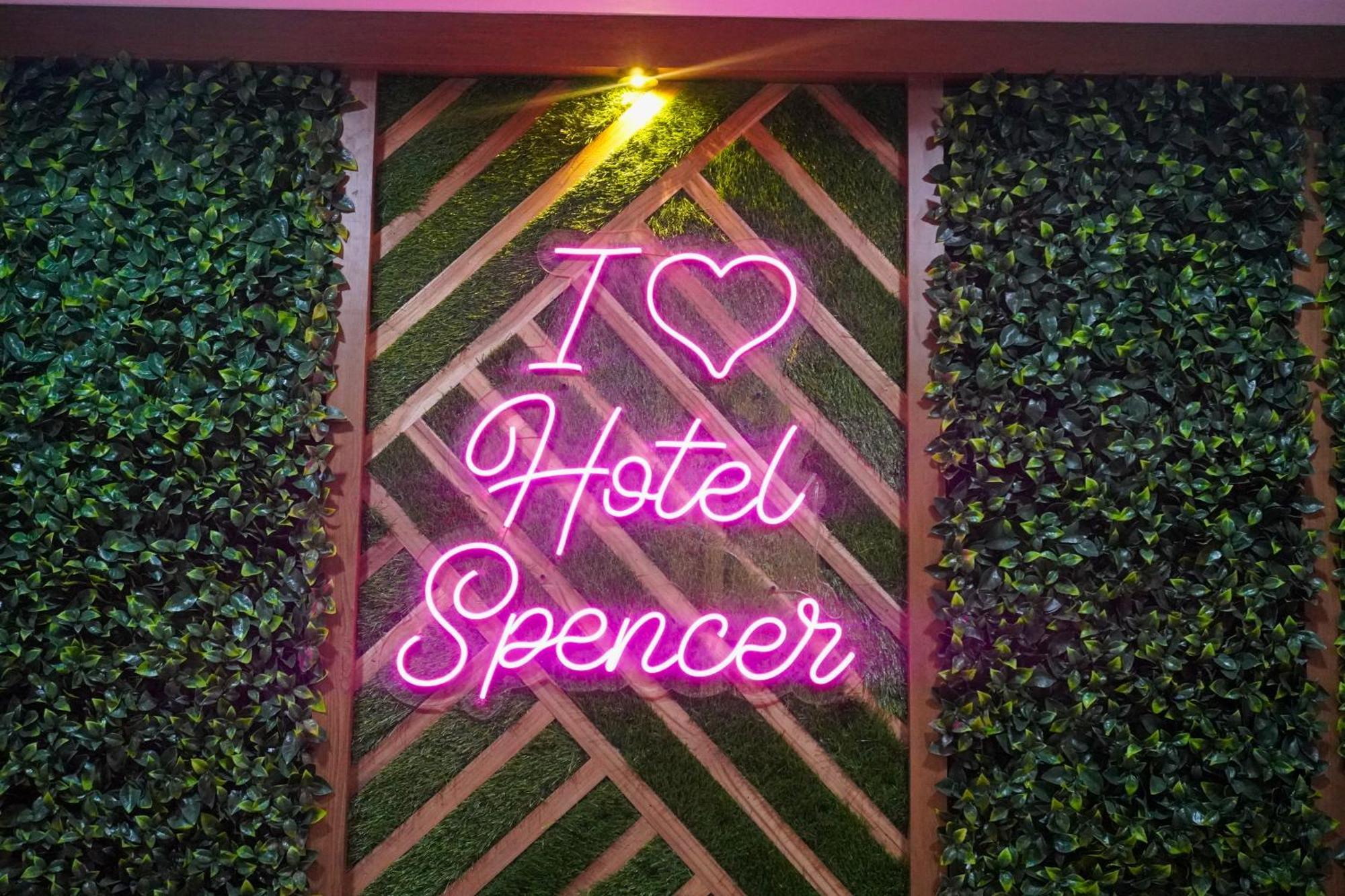 Hotel Spencer-Navi Mumbai Esterno foto