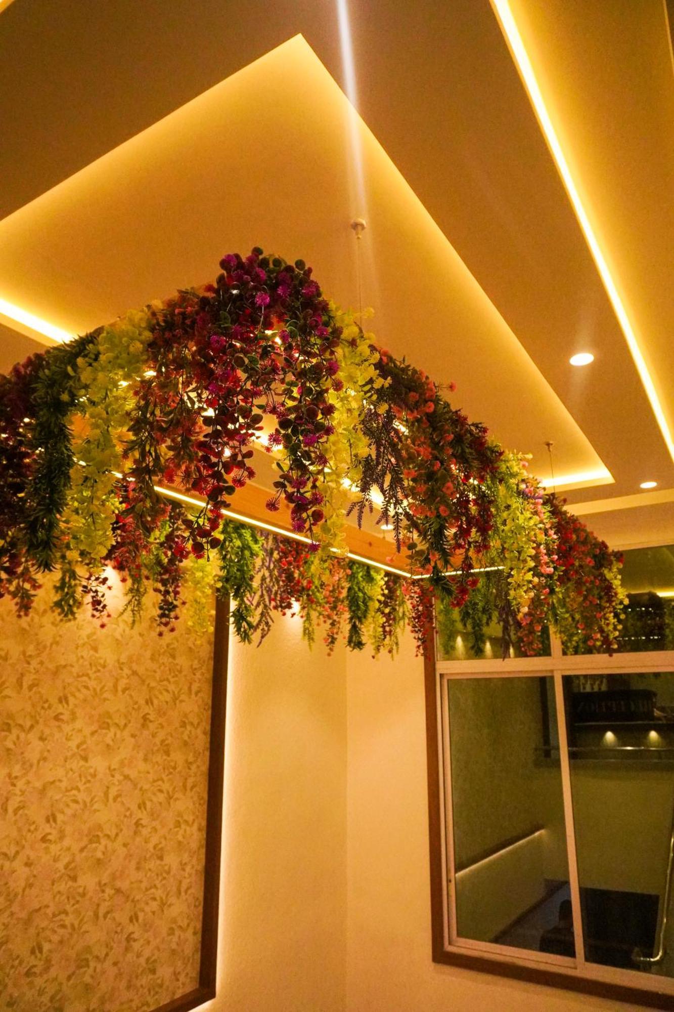 Hotel Spencer-Navi Mumbai Esterno foto
