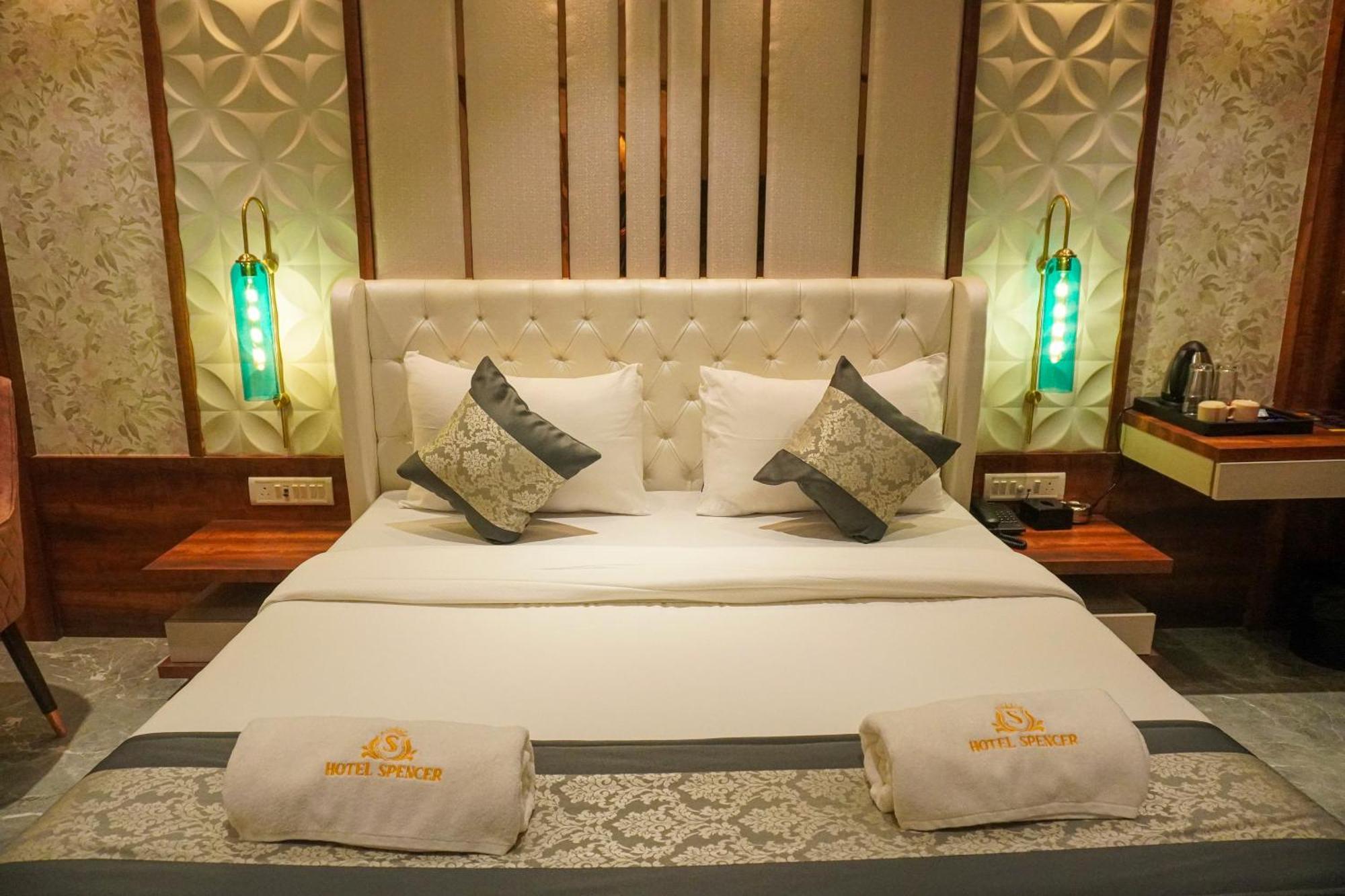 Hotel Spencer-Navi Mumbai Esterno foto