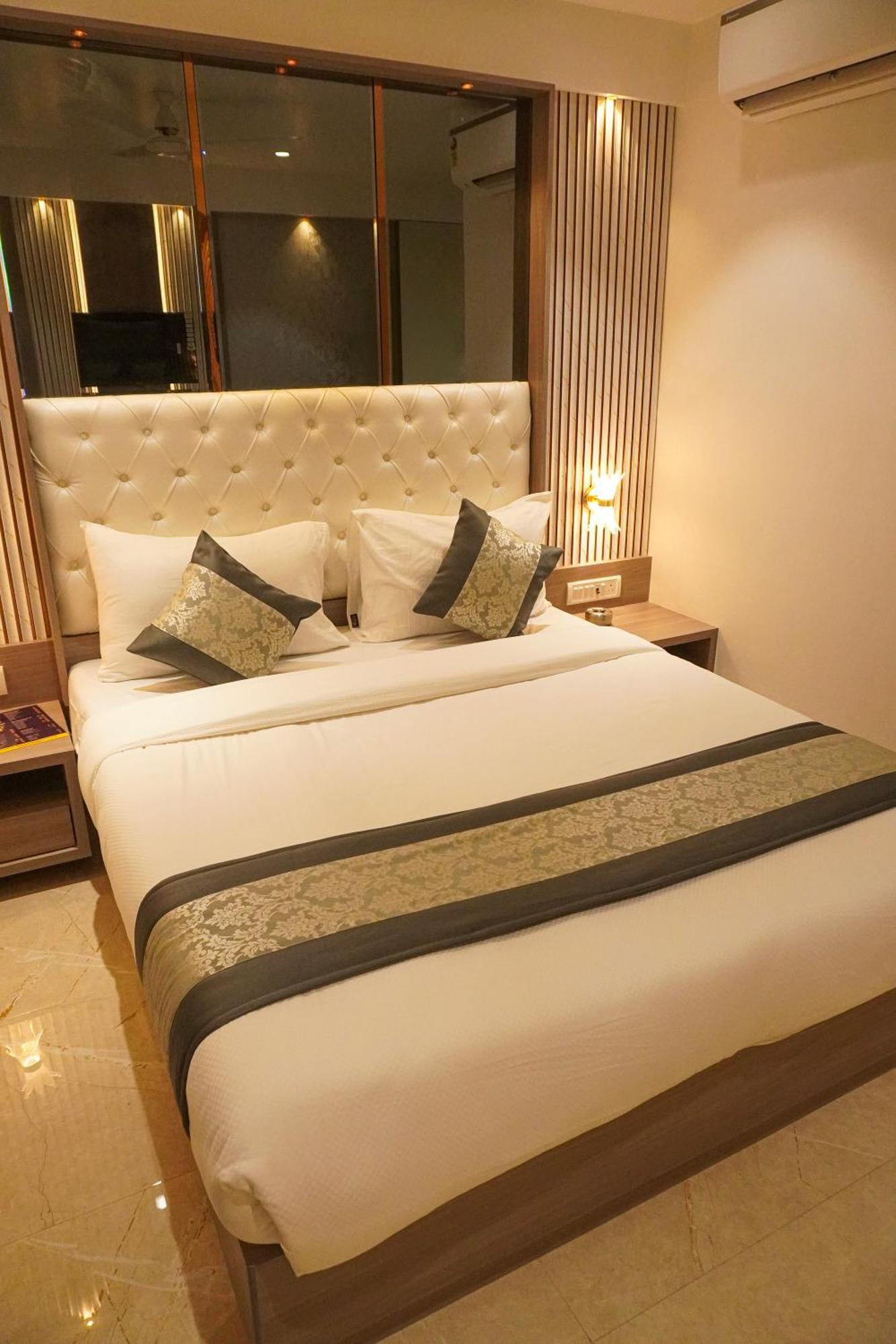 Hotel Spencer-Navi Mumbai Esterno foto