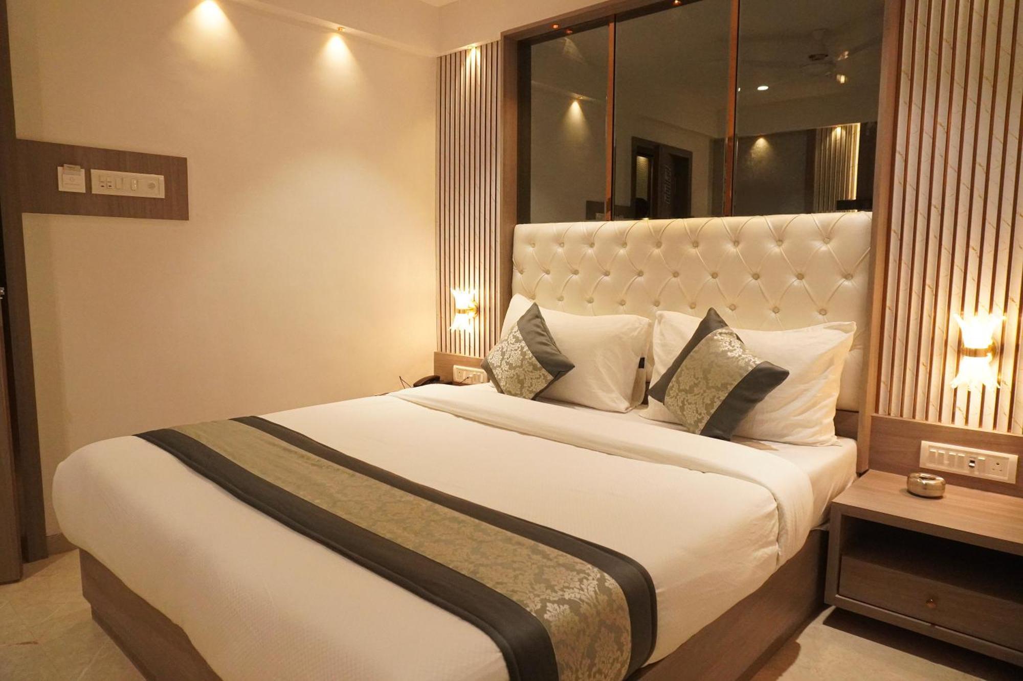 Hotel Spencer-Navi Mumbai Esterno foto